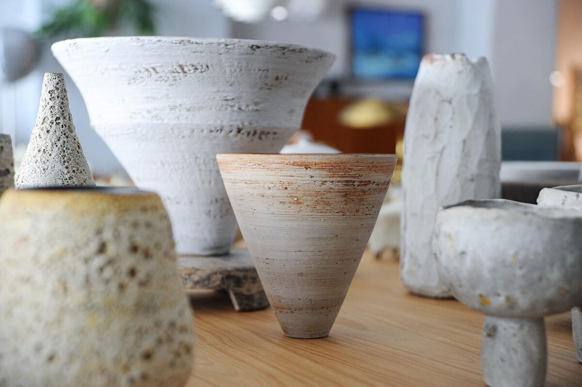 《不純白生活 Not Simply White》羅士亷 陶藝個展