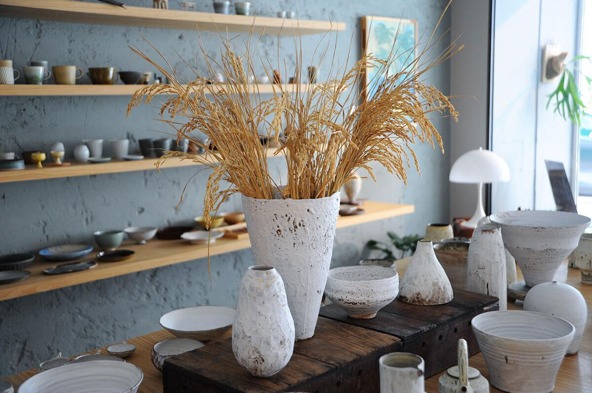 《不純白生活 Not Simply White》羅士亷 陶藝個展