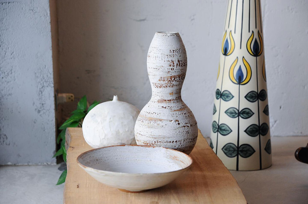 《不純白生活 Not Simply White》羅士亷 陶藝個展