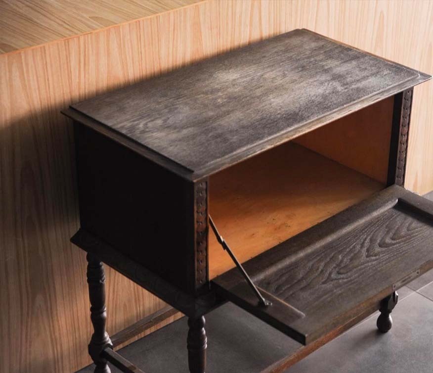 丹麥古典收邊櫸木邊櫃