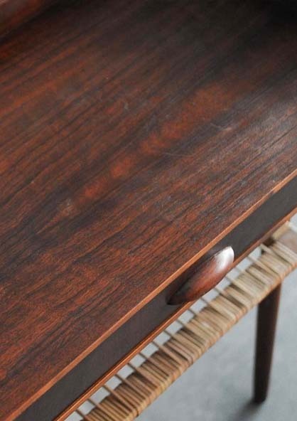 玫瑰木藤編桌邊櫃