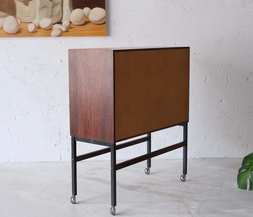 丹麥玫瑰木捲簾邊櫃 丹麥玫瑰木捲簾邊櫃