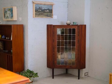 丹麥彩色玻璃轉角櫃 丹麥彩色玻璃轉角櫃