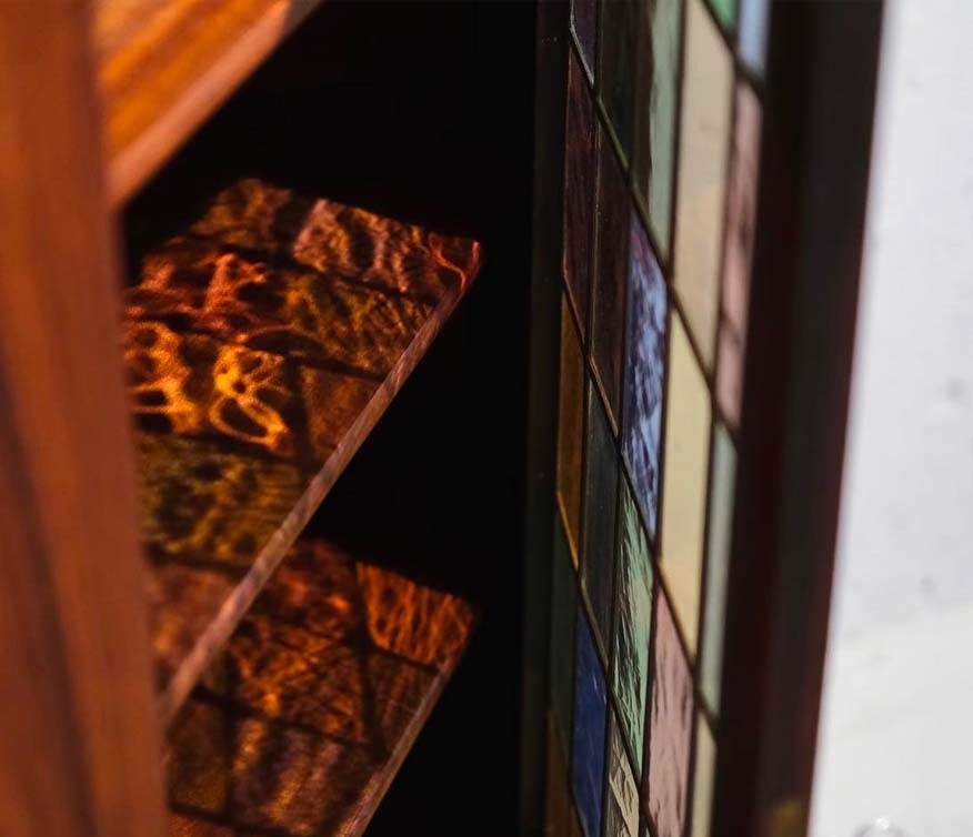 彩色玻璃轉角櫃