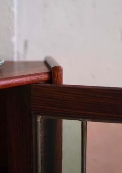 丹麥彩色玻璃櫃