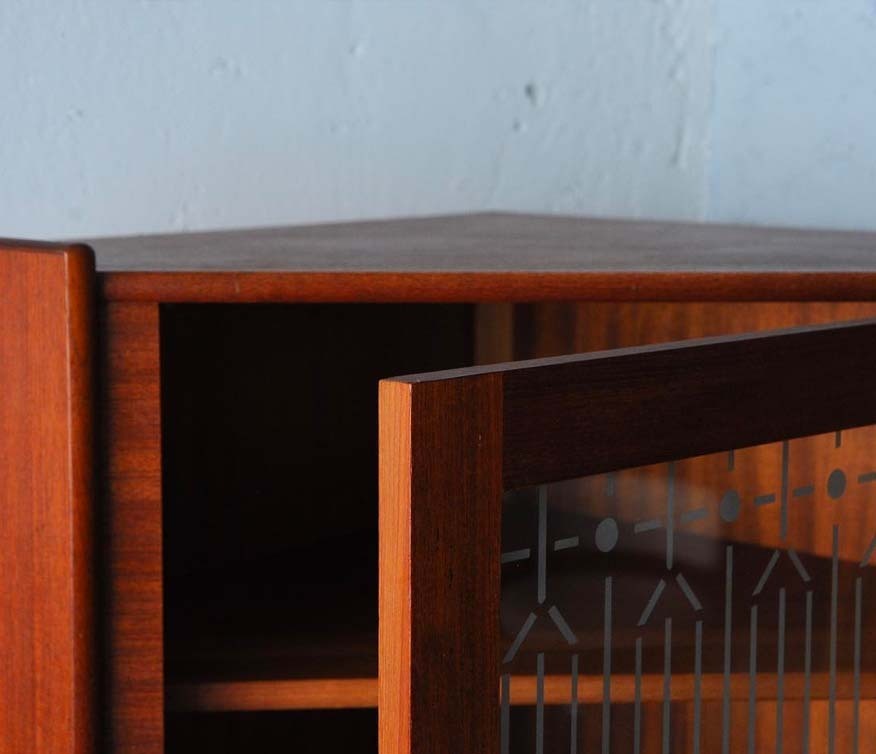 柚木玻璃轉角櫃