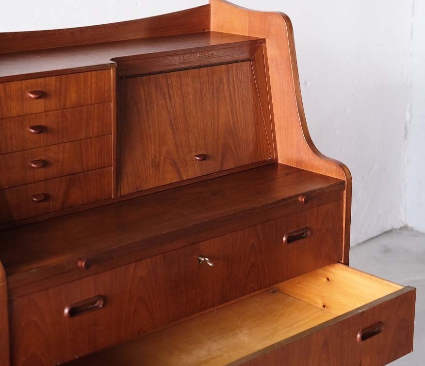 丹麥老件柚木寫字桌 丹麥老件柚木寫字桌