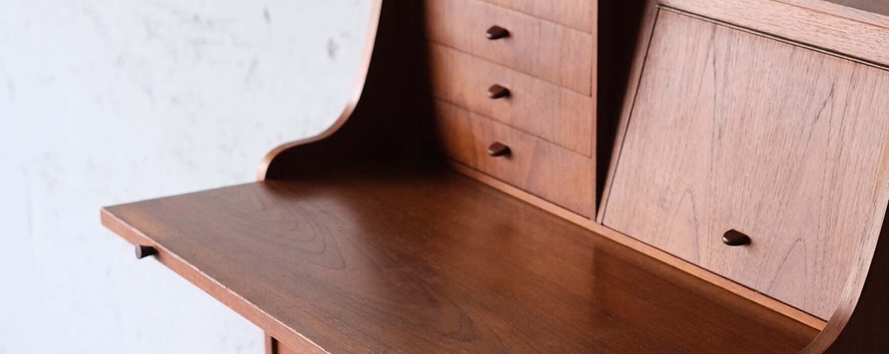 丹麥老件柚木寫字桌 丹麥老件柚木寫字桌