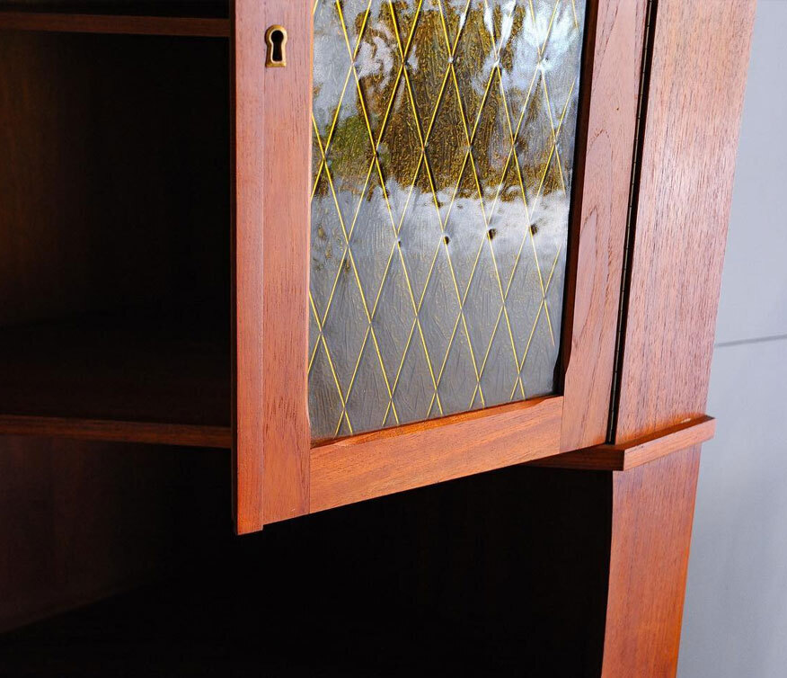 丹麥琥珀色玻璃門櫃