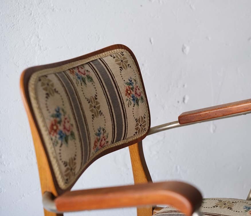 丹麥金屬扶手椅 丹麥金屬扶手椅