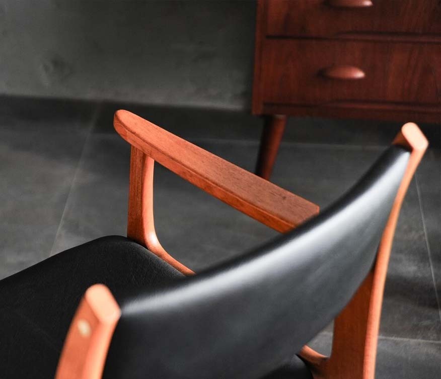 丹麥柚木扶手餐椅
