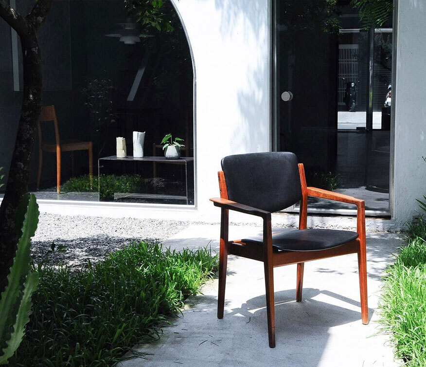 丹麥柚木皮革扶手椅 丹麥柚木皮革扶手椅