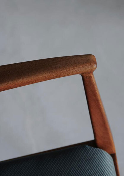 胡桃木高背休閒椅 胡桃木高背休閒椅