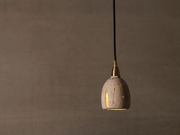 刀削自然木料燈具