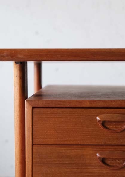 Model FM60 柚木書桌 Model FM60 柚木書桌