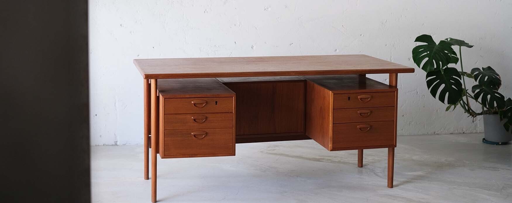 Model FM60 柚木書桌 Model FM60 柚木書桌