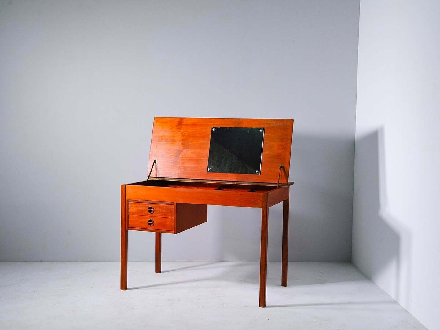 丹麥柚木書桌梳妝台