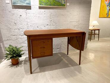 丹麥柚木書桌 黃銅與柚木