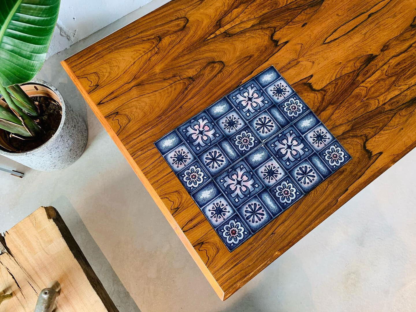 丹麥玫瑰木磁磚桌