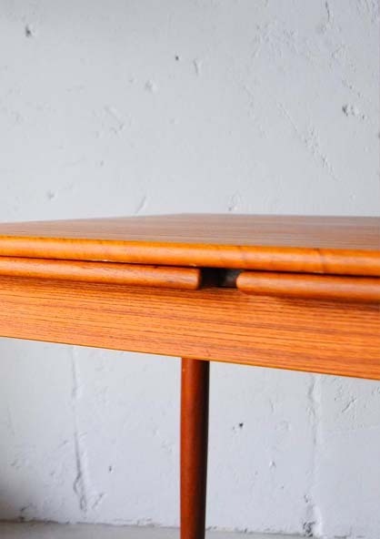 丹麥方形延伸餐桌