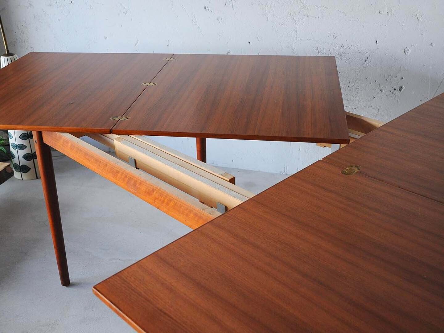瑞典胡桃木延伸桌