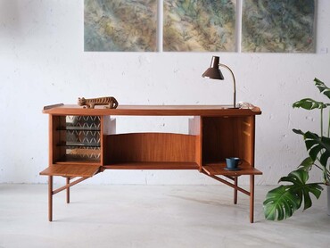 丹麥柚木辦公書 by Svend Åge Madsen
