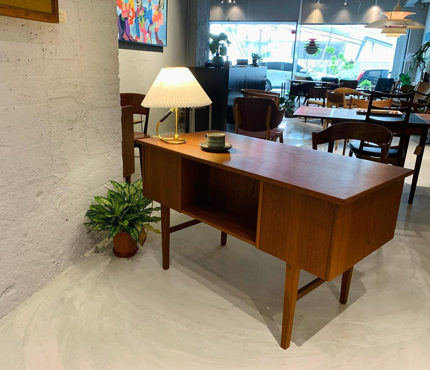 丹麥柚木抽屜書桌