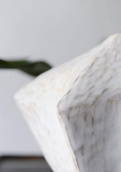 不規則花器 by 羅士亷